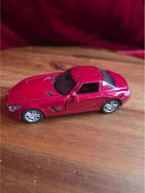 Kinsmart Mercedes-Benz SLS AMG Eggshell White Hardtop Diecast Car 1/36 Scale